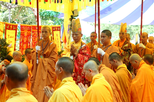 Chùm ảnh: Các đoàn viếng tang lễ HT. Thích Minh Châu - Sáng 08/09/2012