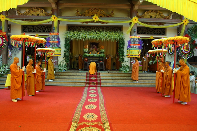 Chùm ảnh: Các đoàn viếng tang lễ HT. Thích Minh Châu - Sáng 08/09/2012