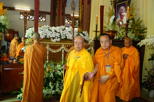 Chùm ảnh: Các đoàn viếng tang lễ HT. Thích Minh Châu - Chiều 08/09/2012