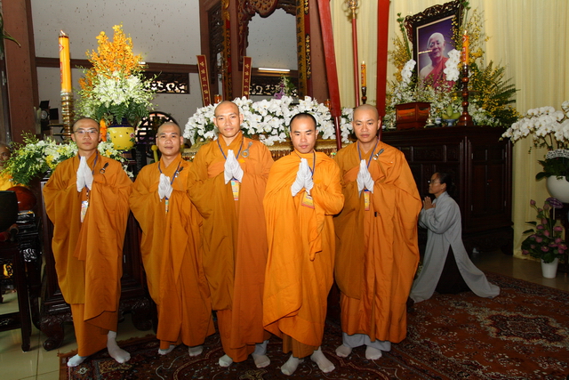 Chùm ảnh: Các đoàn viếng tang lễ HT. Thích Minh Châu - Chiều 08/09/2012