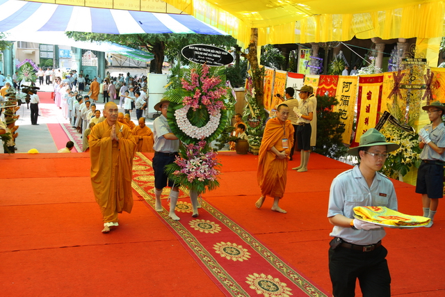 Chùm ảnh: Các đoàn viếng tang lễ HT. Thích Minh Châu - Chiều 08/09/2012
