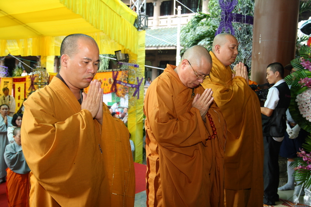 Chùm ảnh: Các đoàn viếng tang lễ HT. Thích Minh Châu - Chiều 08/09/2012