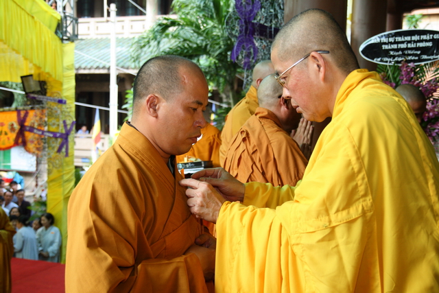 Chùm ảnh: Các đoàn viếng tang lễ HT. Thích Minh Châu - Chiều 08/09/2012