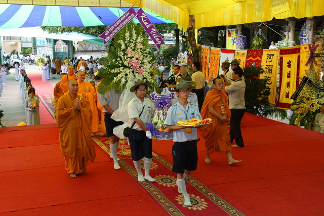 Chùm ảnh: Các đoàn viếng tang lễ HT. Thích Minh Châu - Chiều 08/09/2012