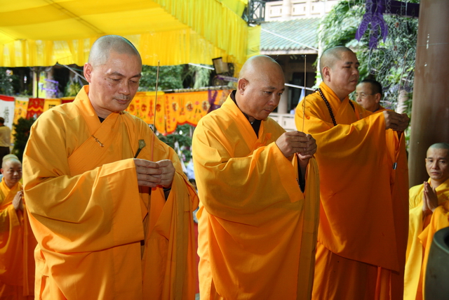 Chùm ảnh: Các đoàn viếng tang lễ HT. Thích Minh Châu - Chiều 08/09/2012