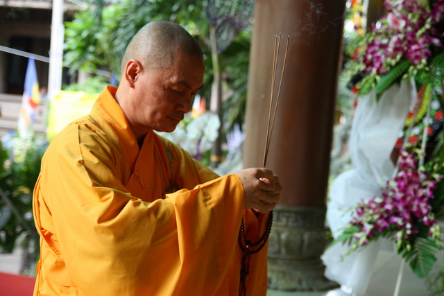Chùm ảnh: Các đoàn viếng tang lễ HT. Thích Minh Châu - Chiều 08/09/2012