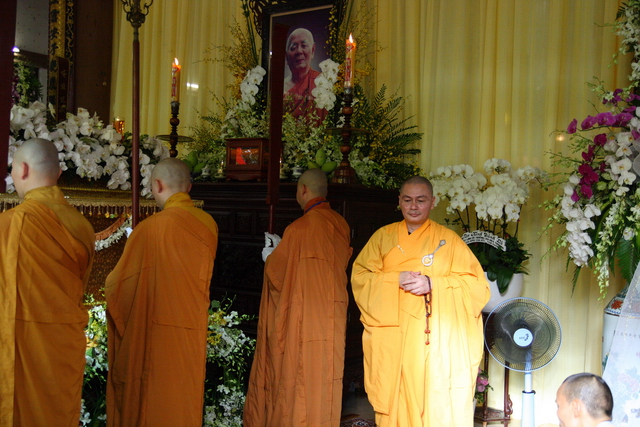 Chùm ảnh: Các đoàn viếng tang lễ HT. Thích Minh Châu - Chiều 08/09/2012