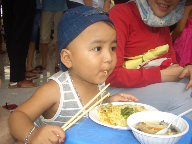Kiên Giang: Đêm hội trăng rằm tại tịnh xá Ngọc Phúc