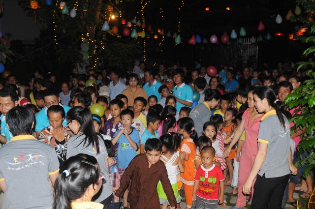 TpHCM : Tịnh Viện Pháp Hạnh tổ chức &quot; Đêm Trăng Tuổi Thơ&quot;