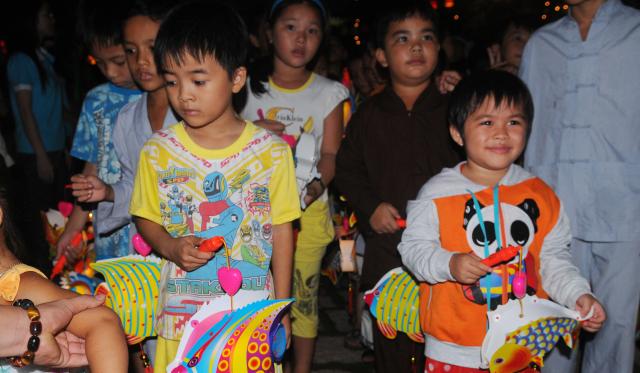 TpHCM : Tịnh Viện Pháp Hạnh tổ chức &quot; Đêm Trăng Tuổi Thơ&quot;