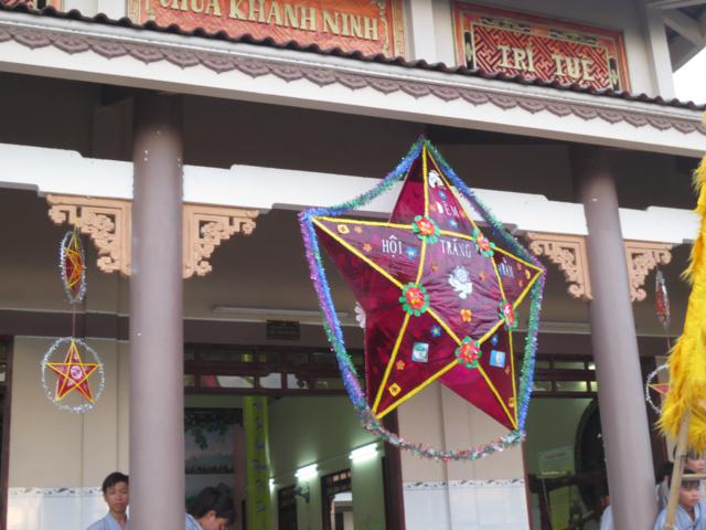 Ấm Áp Đêm Trung Thu Tại Chùa Khánh Ninh