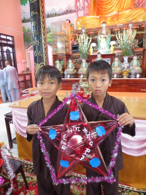 Ấm Áp Đêm Trung Thu Tại Chùa Khánh Ninh