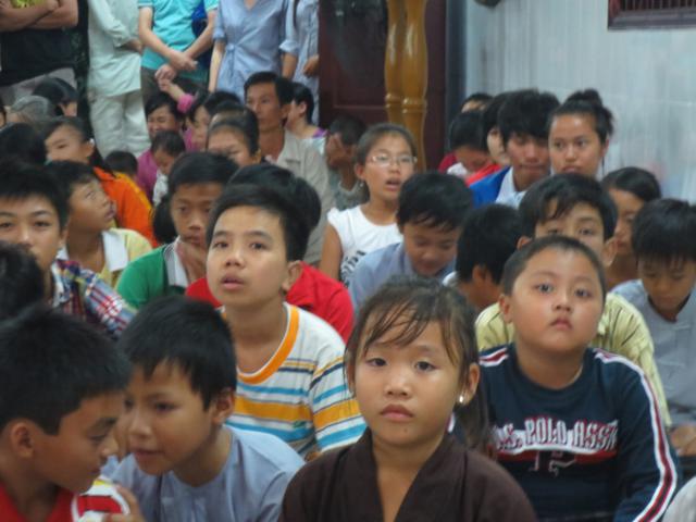 Ấm Áp Đêm Trung Thu Tại Chùa Khánh Ninh