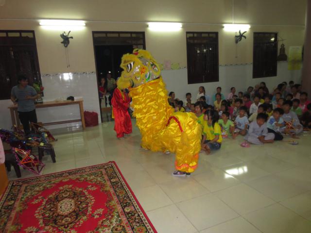 Ấm Áp Đêm Trung Thu Tại Chùa Khánh Ninh