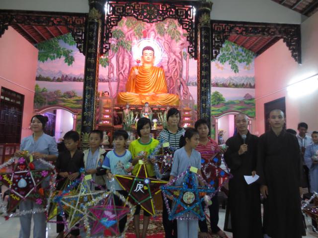 Ấm Áp Đêm Trung Thu Tại Chùa Khánh Ninh