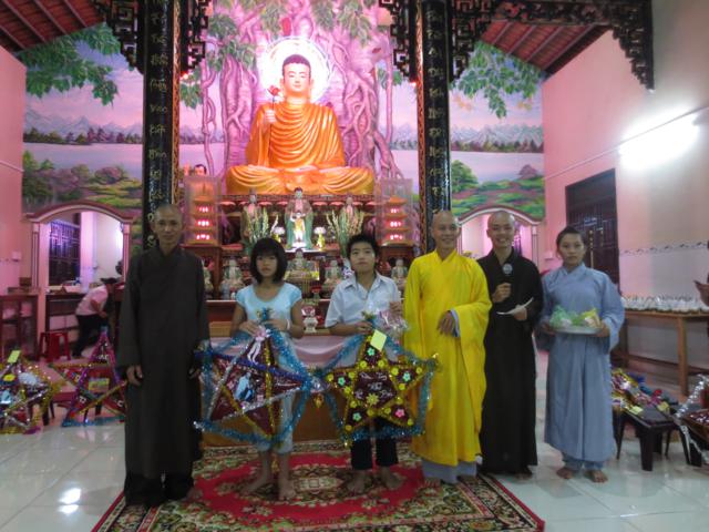 Ấm Áp Đêm Trung Thu Tại Chùa Khánh Ninh