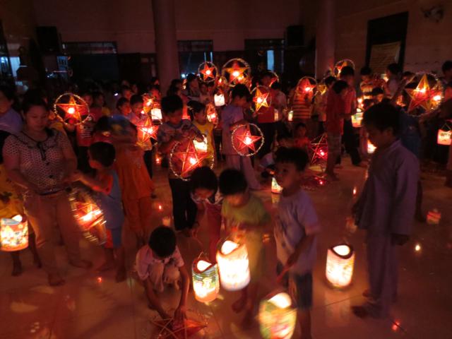 Ấm Áp Đêm Trung Thu Tại Chùa Khánh Ninh
