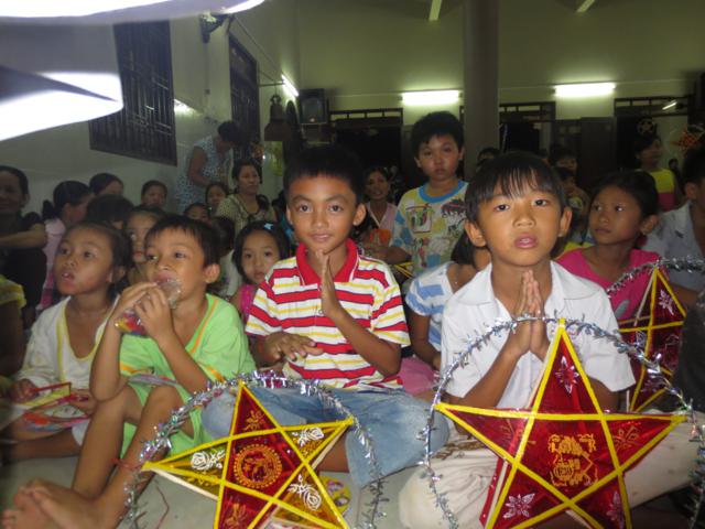 Ấm Áp Đêm Trung Thu Tại Chùa Khánh Ninh