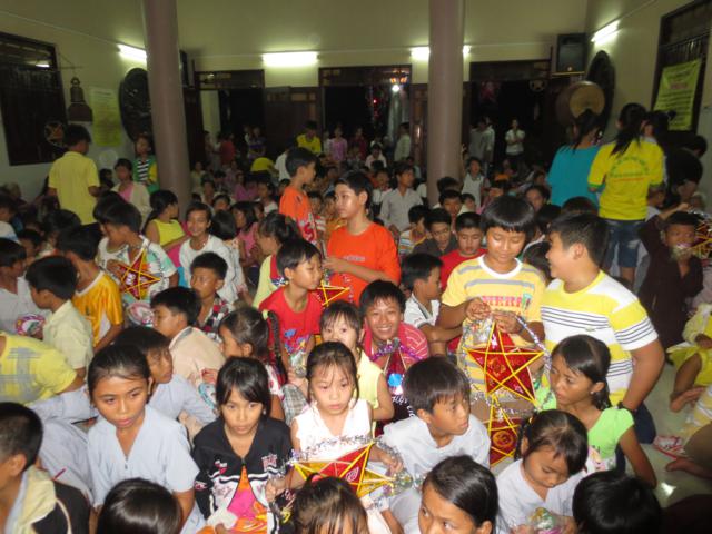 Ấm Áp Đêm Trung Thu Tại Chùa Khánh Ninh