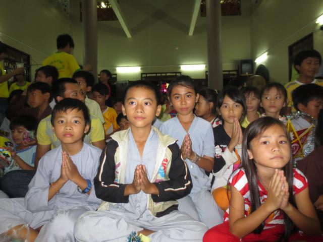 Ấm Áp Đêm Trung Thu Tại Chùa Khánh Ninh
