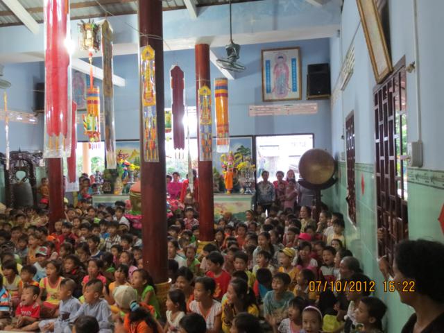 Một Ngày Hiến Tặng Niềm Vui Của CLB “Sống Để Cho Đi”