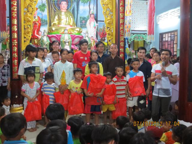 Một Ngày Hiến Tặng Niềm Vui Của CLB “Sống Để Cho Đi”