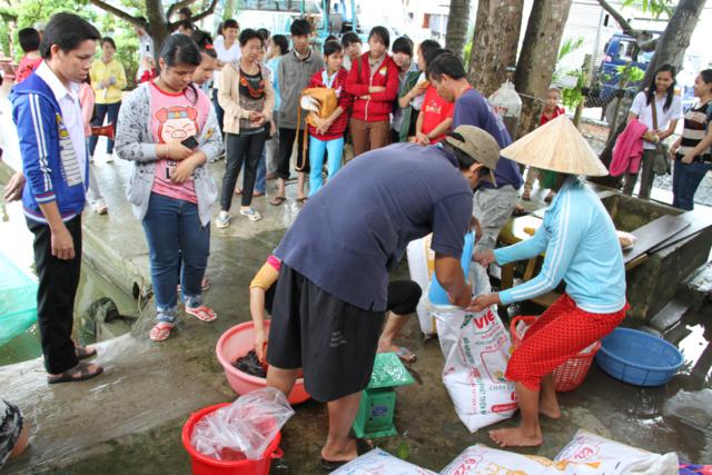 Một Ngày Hiến Tặng Niềm Vui Của CLB “Sống Để Cho Đi”