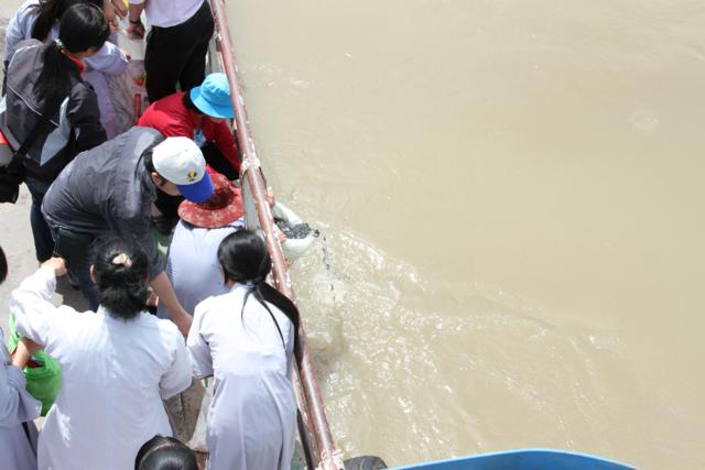 Một Ngày Hiến Tặng Niềm Vui Của CLB “Sống Để Cho Đi”