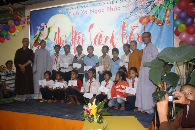 Kiên Giang: Đêm hội trăng rằm tại tịnh xá Ngọc Phúc
