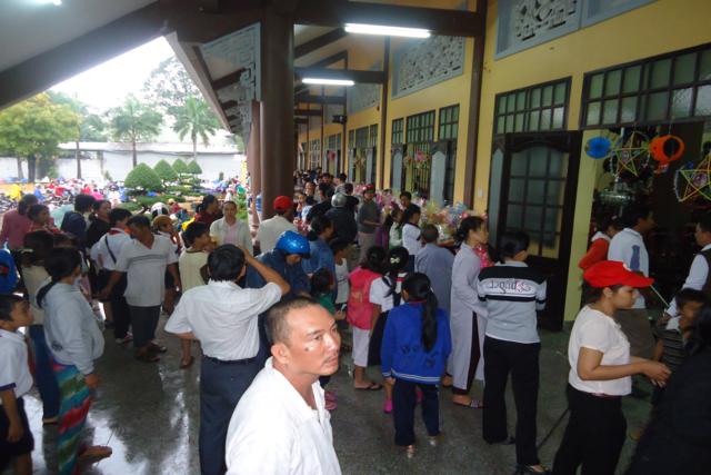 Bình Dương: Ban Trị Sự Phật Giáo tổ chức chương trình Vầng Trăng Trẻ Thơ