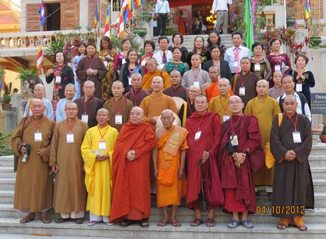 HT.Thích Thiện Tâm và chư Tăng Việt Nam tham dự Ngày Hội Doanh Nhân Việt Nam 2012 tại Campuchia
