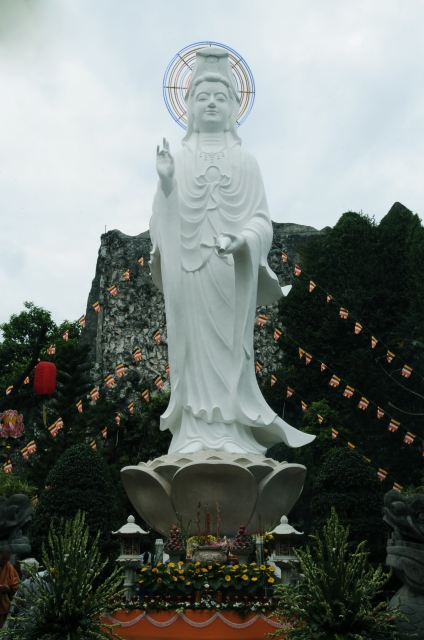 TP. HCM: Tịnh xá Trung Tâm đã tổ chức trọng thể lễ lạc thành Bảo tượng Bồ tát Quán Thế Âm