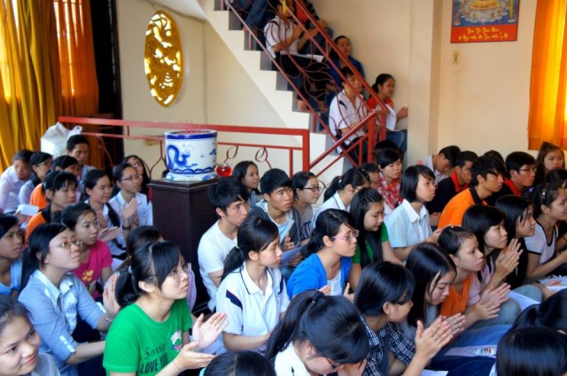 TP. HCM: Sinh viên khoa Kế toán - Đại học Mở tu học 1 ngày tại chùa Thiện Mỹ