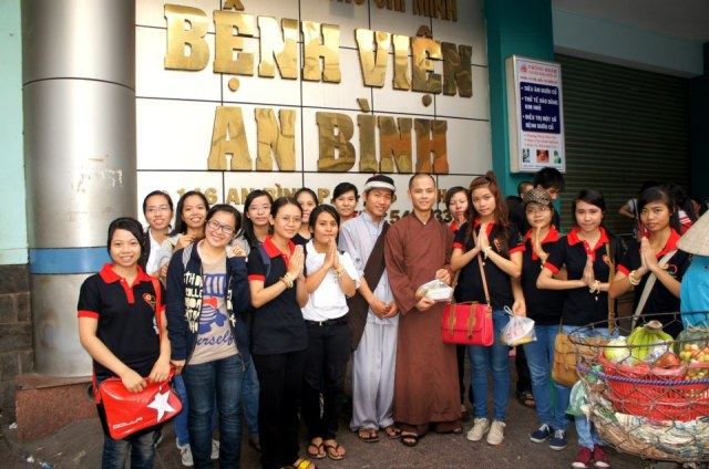 TP. HCM: Sinh viên khoa Kế toán - Đại học Mở tu học 1 ngày tại chùa Thiện Mỹ