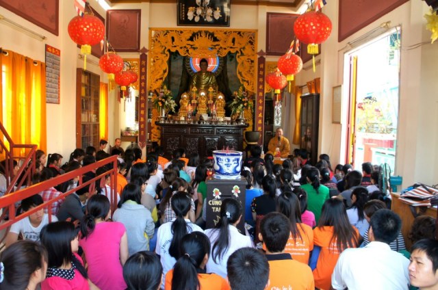 TP. HCM: Sinh viên khoa Kế toán - Đại học Mở tu học 1 ngày tại chùa Thiện Mỹ