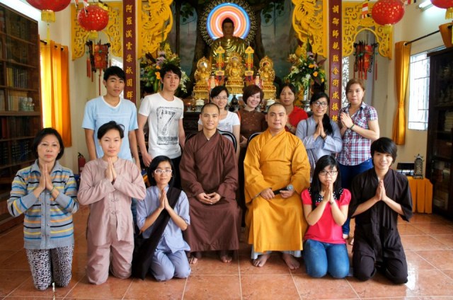 TP. HCM: Sinh viên khoa Kế toán - Đại học Mở tu học 1 ngày tại chùa Thiện Mỹ