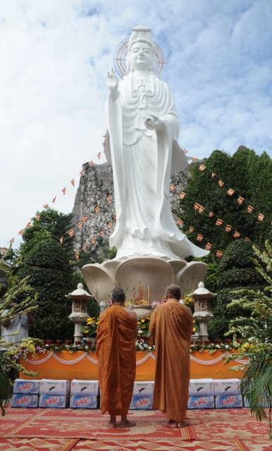 TP. HCM: Tịnh xá Trung Tâm đã tổ chức trọng thể lễ lạc thành Bảo tượng Bồ tát Quán Thế Âm