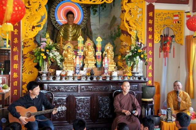 TP. HCM: Sinh viên khoa Kế toán - Đại học Mở tu học 1 ngày tại chùa Thiện Mỹ