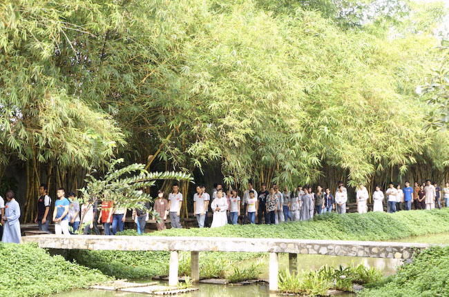 150 bạn trẻ dự khóa tu &#039;&#039;Dạo chơi miền Tịnh Độ&#039;&#039; tại nhà vườn Long Thuận
