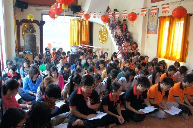 TP. HCM: Sinh viên khoa Kế toán - Đại học Mở tu học 1 ngày tại chùa Thiện Mỹ