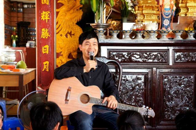 TP. HCM: Sinh viên khoa Kế toán - Đại học Mở tu học 1 ngày tại chùa Thiện Mỹ