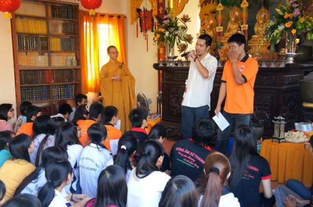 TP. HCM: Sinh viên khoa Kế toán - Đại học Mở tu học 1 ngày tại chùa Thiện Mỹ