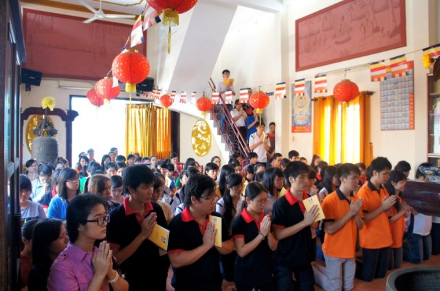 TP. HCM: Sinh viên khoa Kế toán - Đại học Mở tu học 1 ngày tại chùa Thiện Mỹ