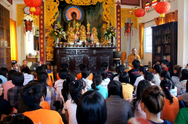 TP. HCM: Sinh viên khoa Kế toán - Đại học Mở tu học 1 ngày tại chùa Thiện Mỹ