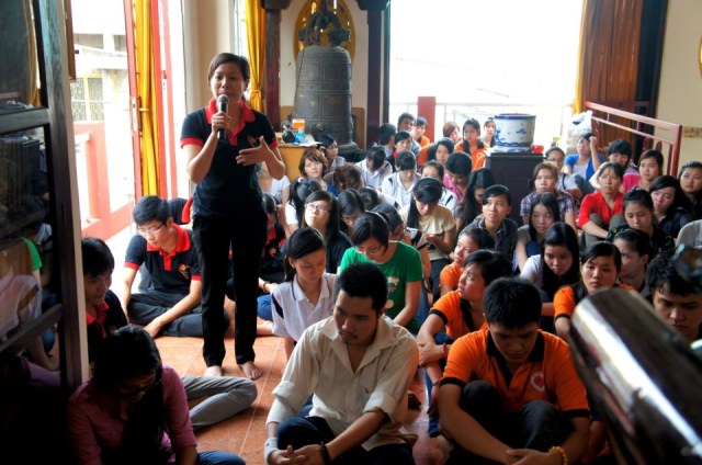 TP. HCM: Sinh viên khoa Kế toán - Đại học Mở tu học 1 ngày tại chùa Thiện Mỹ