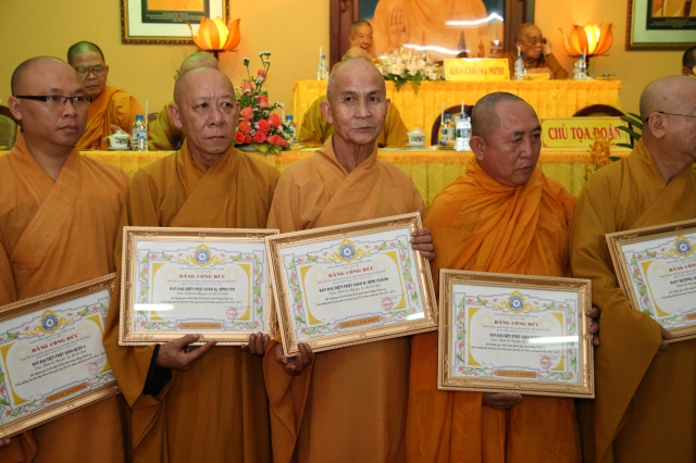 TP.HCM: Lễ tổng kết Đại hội Đại biểu Phật giáo TP.HCM và ra mắt nhân sự 10 ban ngành THPG nhiệm kỳ VIII (2012 – 2017)