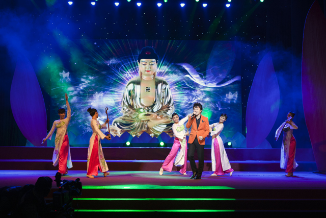 Hoành tráng đêm văn nghệ chào mừng Đại hội “Trở về nguồn cội”