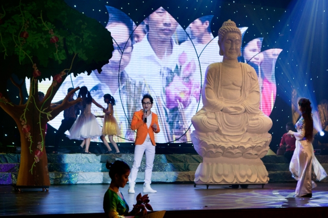 Chùm ảnh: Chương trình ca nhạc Diệu Âm Hoằng Pháp 4: &quot;Vui trong ánh đạo&quot;