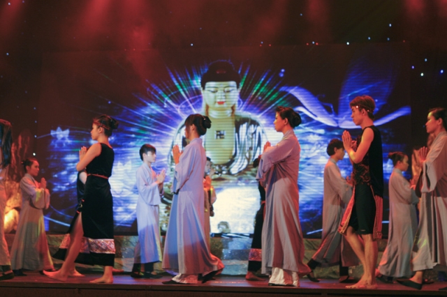 Chùm ảnh: Chương trình ca nhạc Diệu Âm Hoằng Pháp 4: &quot;Vui trong ánh đạo&quot;