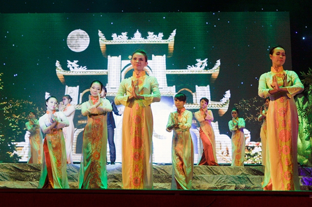 Chùm ảnh: Chương trình ca nhạc Diệu Âm Hoằng Pháp 4: &quot;Vui trong ánh đạo&quot;